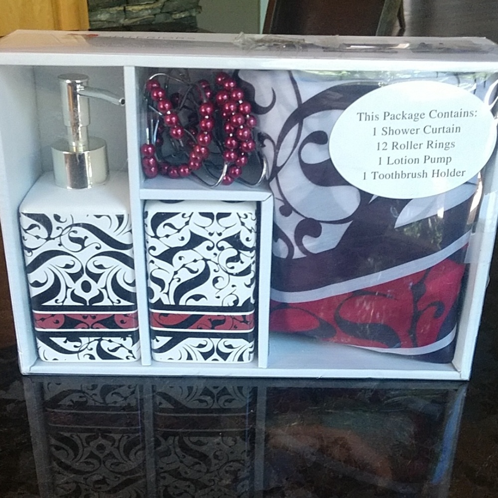 Shower Curtain and Ceramic Set